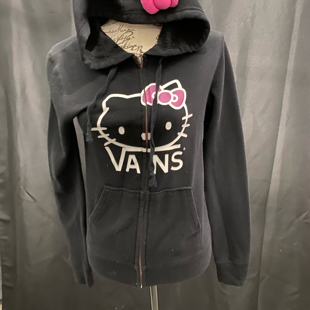 Black hello kitty hoodie !
